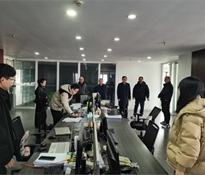 公司領導新春送福